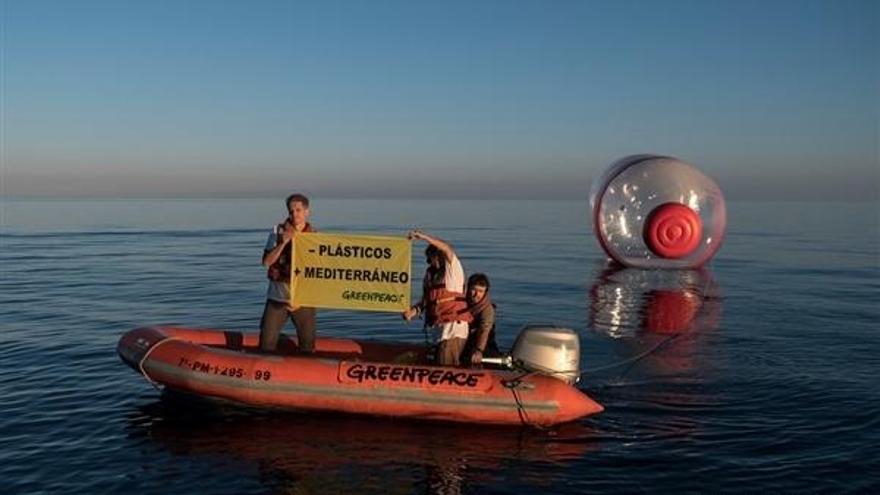 Wider den Plastikmüll: So kommen Sie auf die Rainbow Warrior vor Mallorca