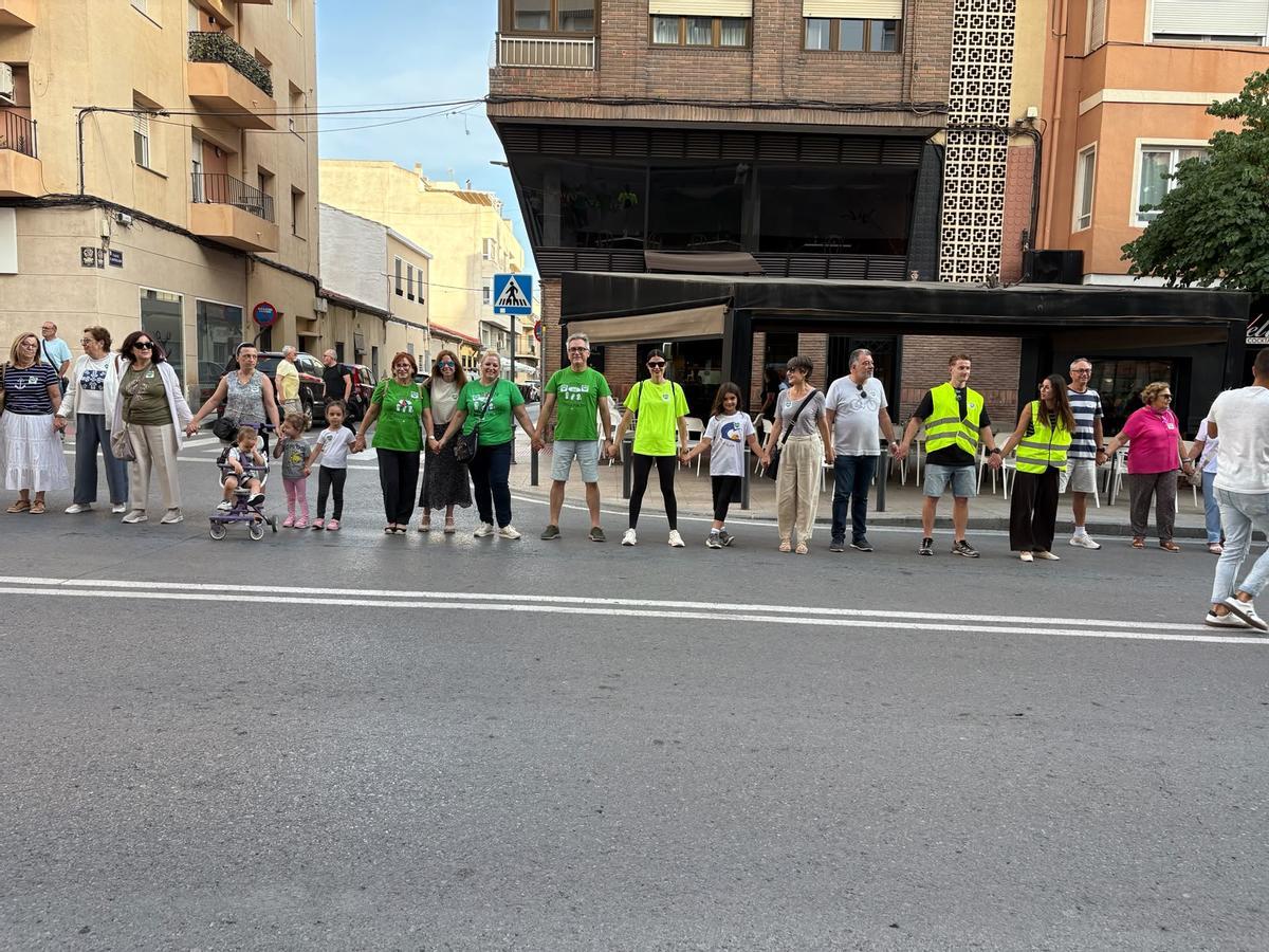 La asamblea de docentes de Elda y Petrer, en la movilización de este jueves.