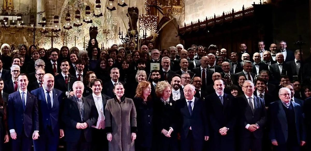 Las Infantas Elena y Cristina no consiguieron incorporarse a la foto oficial por decisión de la superioridad, en la cuenta de Instagram de ‘casareal.es’ se adjuntan siete imágenes del acto y ninguna con las hijas o nietas de Sofía de Grecia.