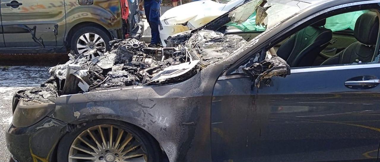 Imagen del coche de Josep Bou, concejal del PP en Barcelona.