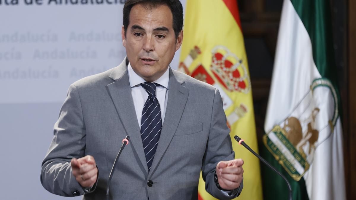 El consejero de Justicia, Administración Local y Función Pública, José Antonio Nieto, durante la rueda de prensa posterior al Consejo de Gobierno.