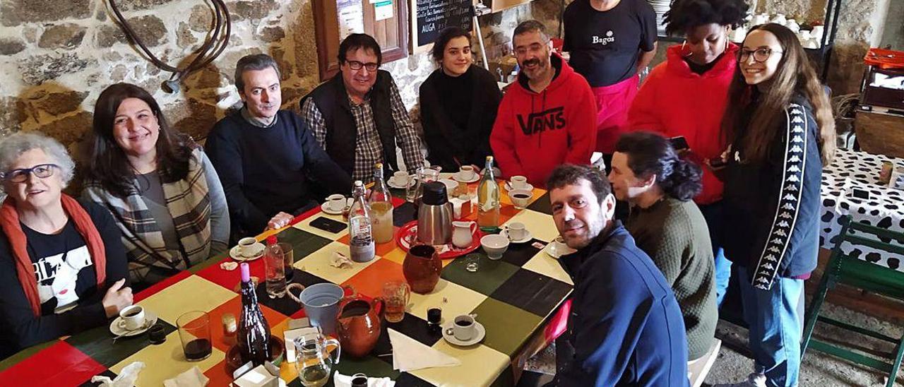 Reunión familiar en el furancho Finca Filgueira, de los pocos que reabrió en junio.