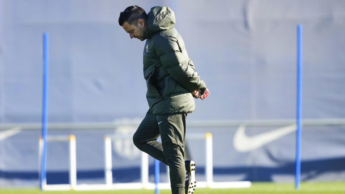 Xavi, en el entrenamiento del Barça antes de viajar a Mestalla para enfrentarse al Valencia.