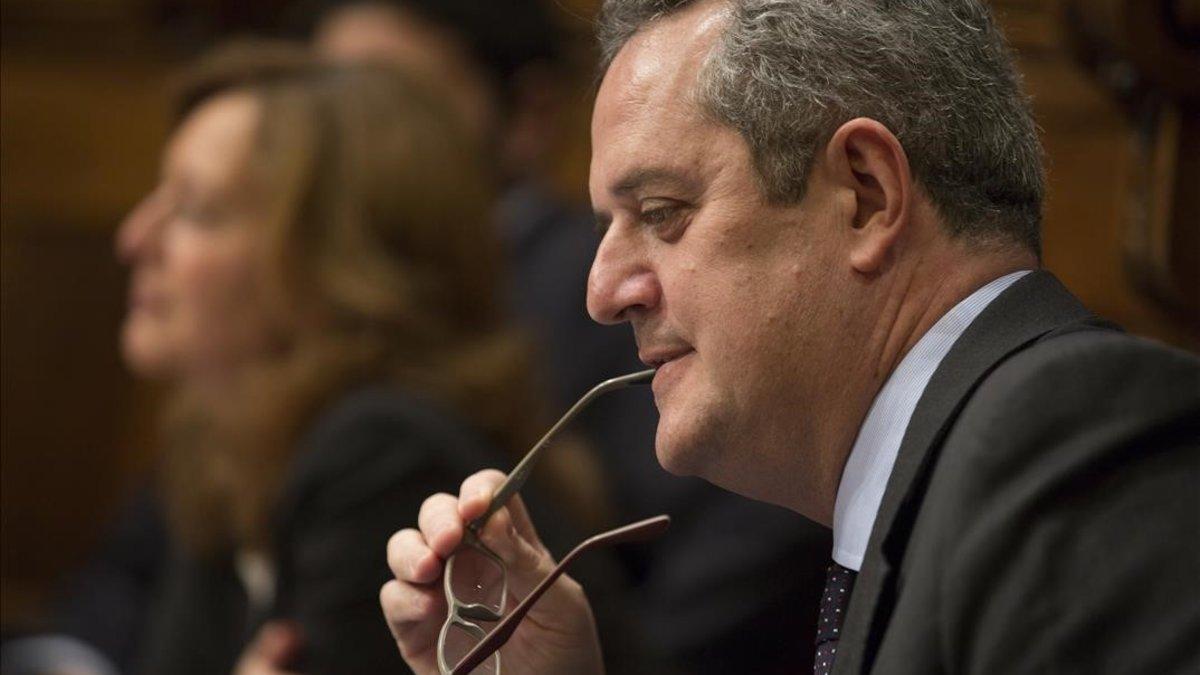 Joaquim Forn, durante un pleno en el Ayuntamiento de Barcelona.