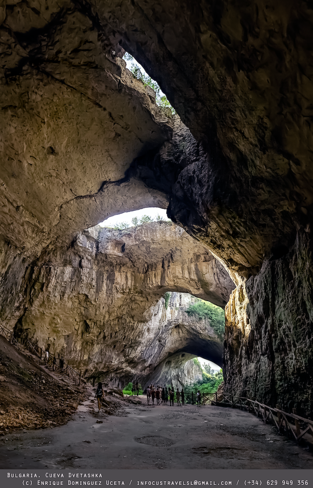 Interior de la cueva Devetashka.