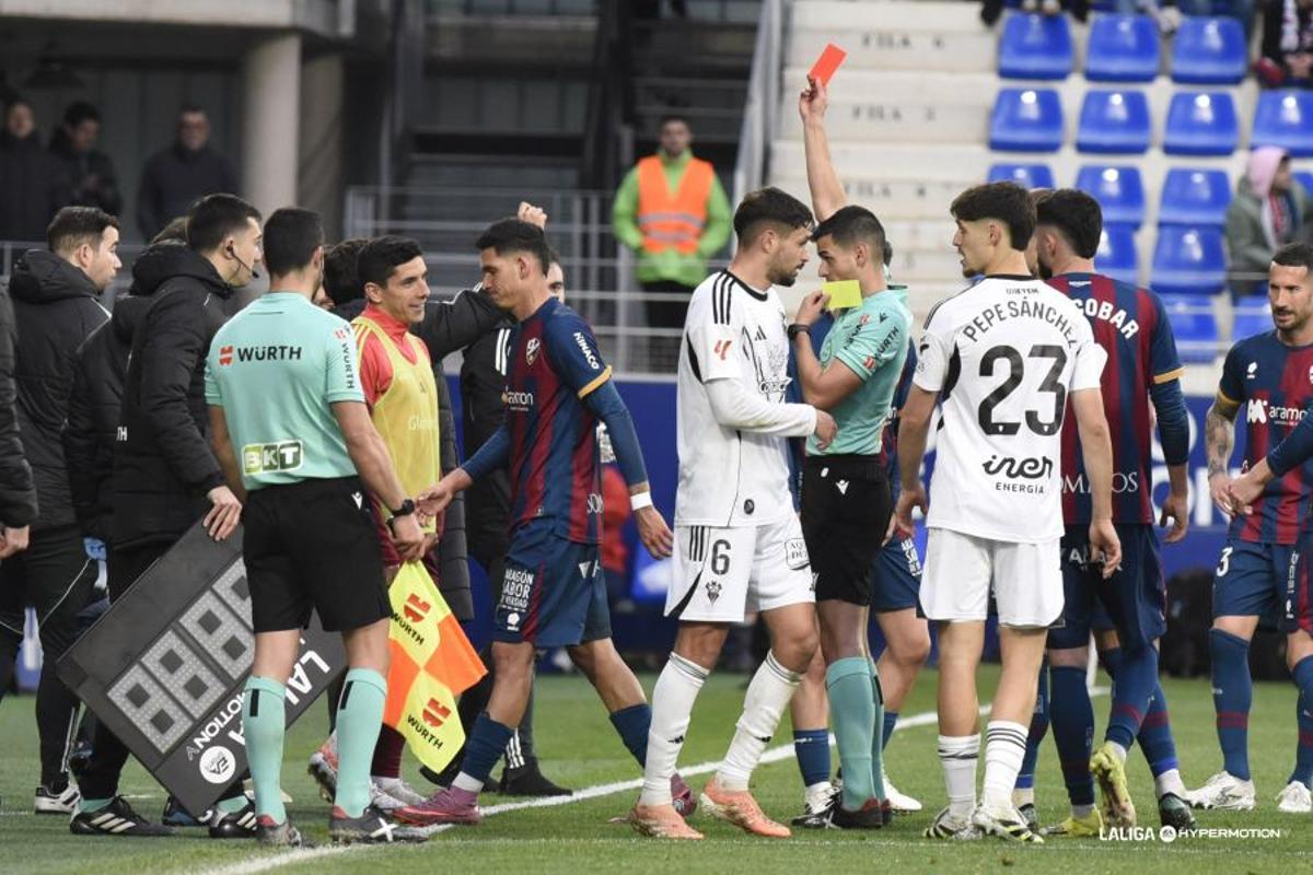 Daniel Luna, expulsado en el último partido contra el Albacete.