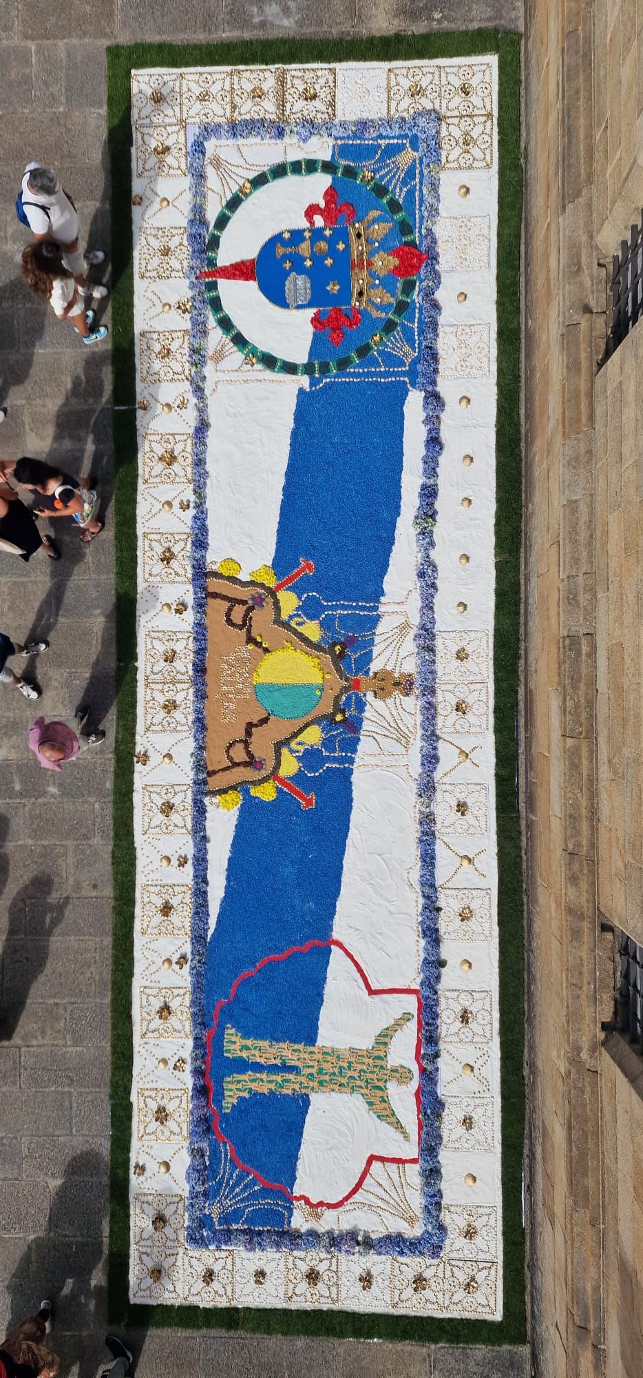 La Asociación Cultural Alfombras de Bueu en Santiago en el Día del Apóstol