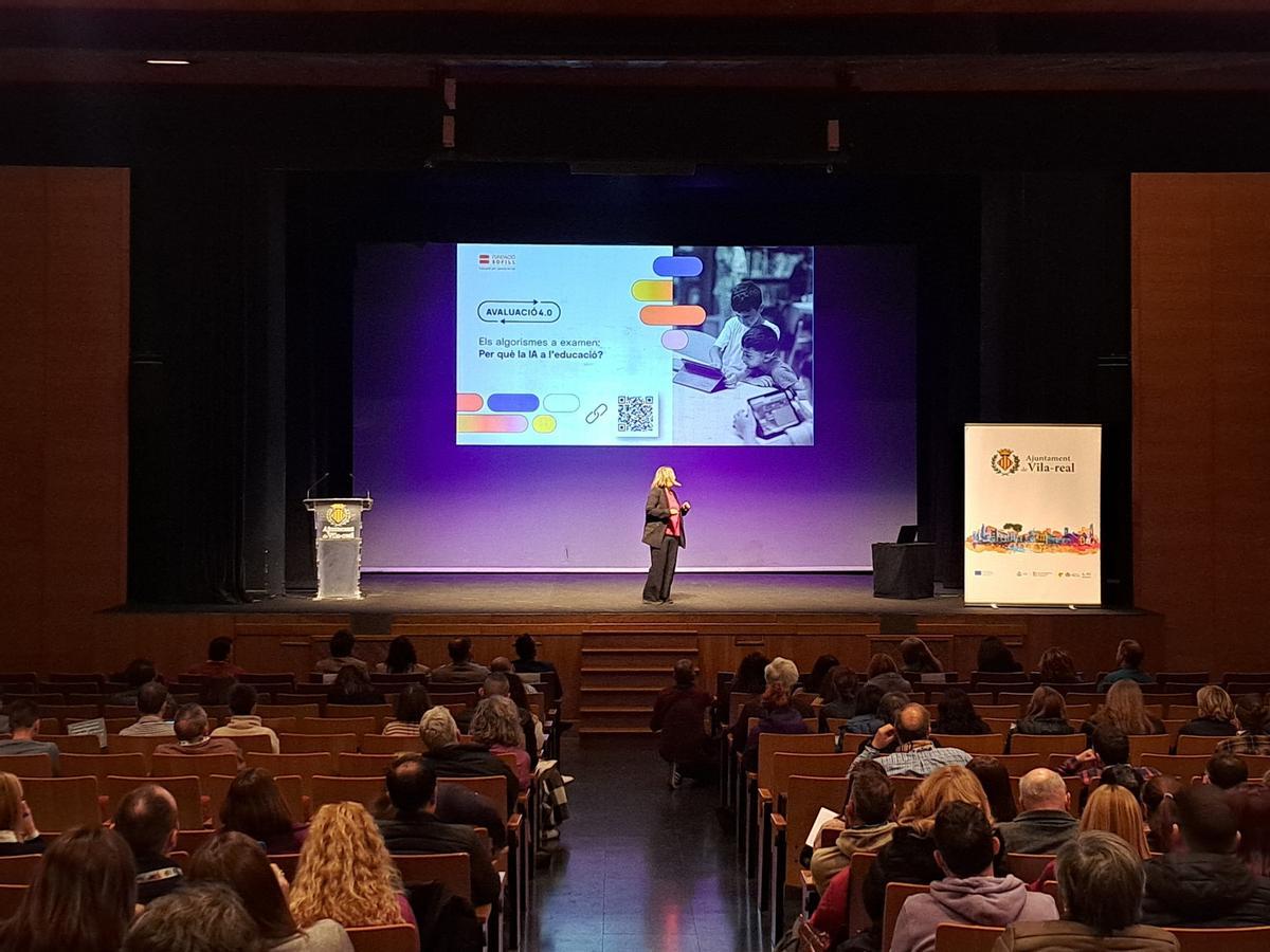 Foto de archivo de las primeras jornadas educativas de Vila-real, que tuvieron lugar en marzo de 2024 y abordaron los retos y oportunidades de la inteligencia artificial.