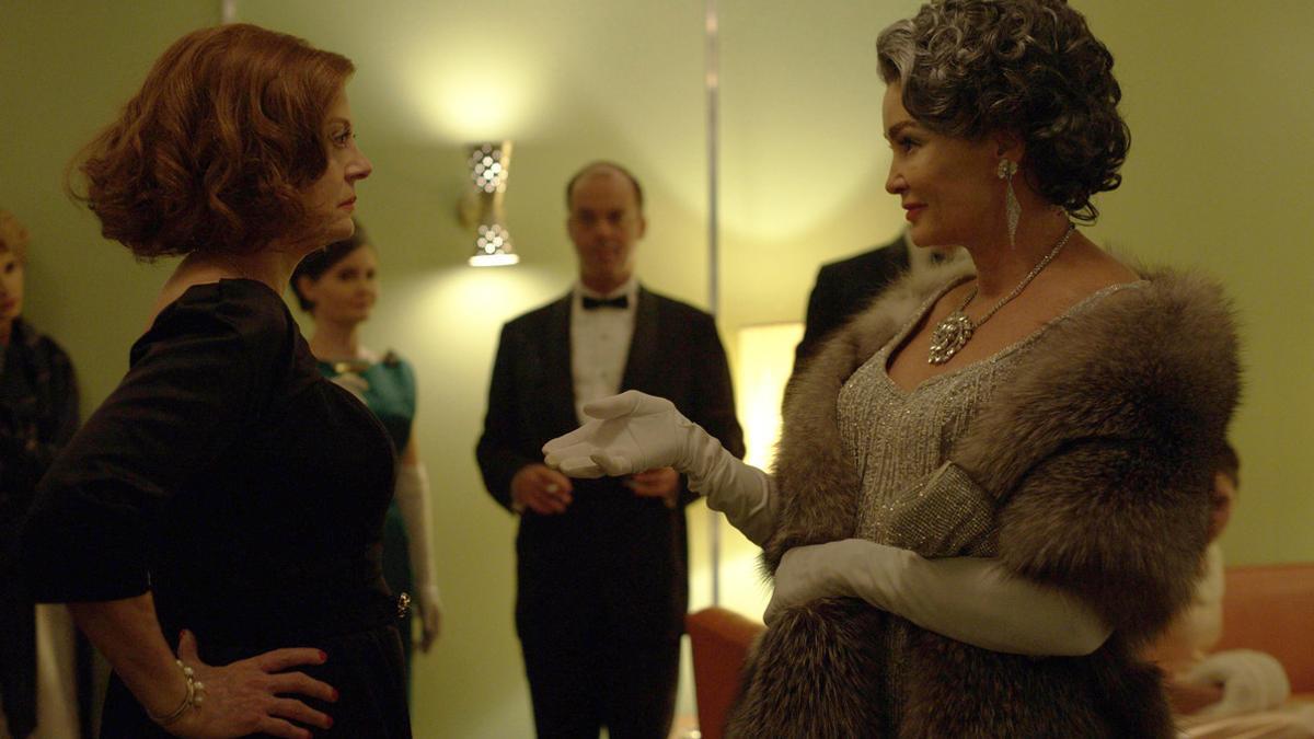 Susan Sarandon (Bette Davis) y Jessica Lange (Joan Crawford), en la serie 'FEUD: Bette and Joan'