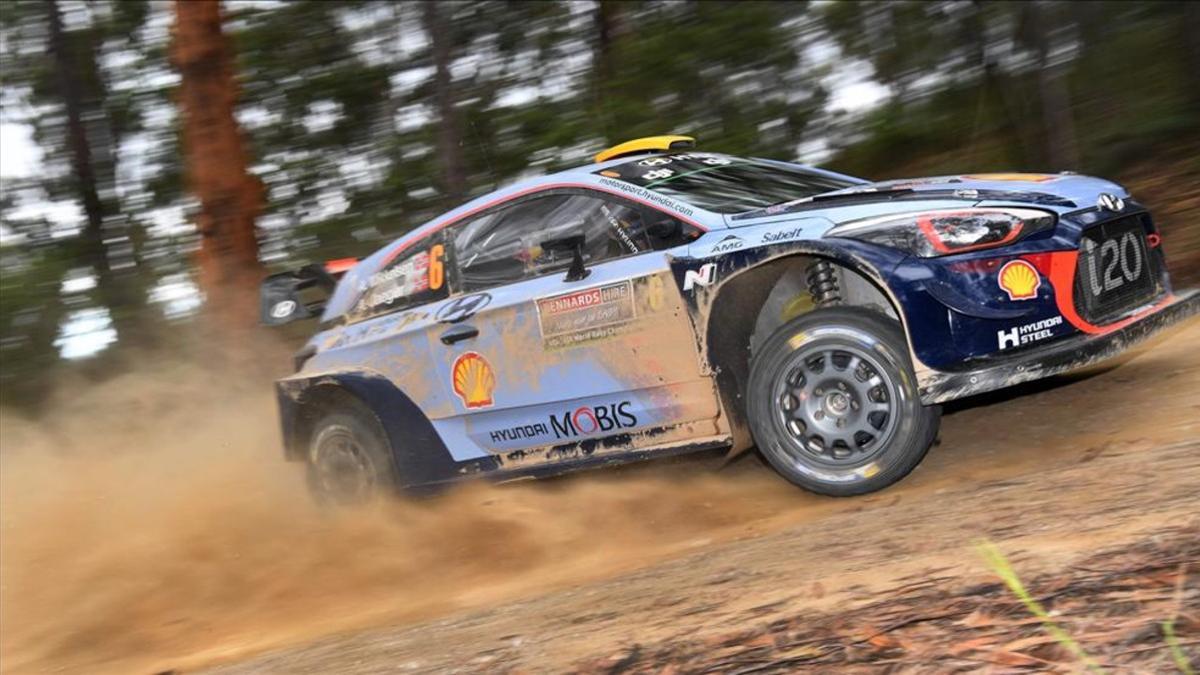 El noruego Andreas Mikkelssen lidera con fuerza el Rally de Australia