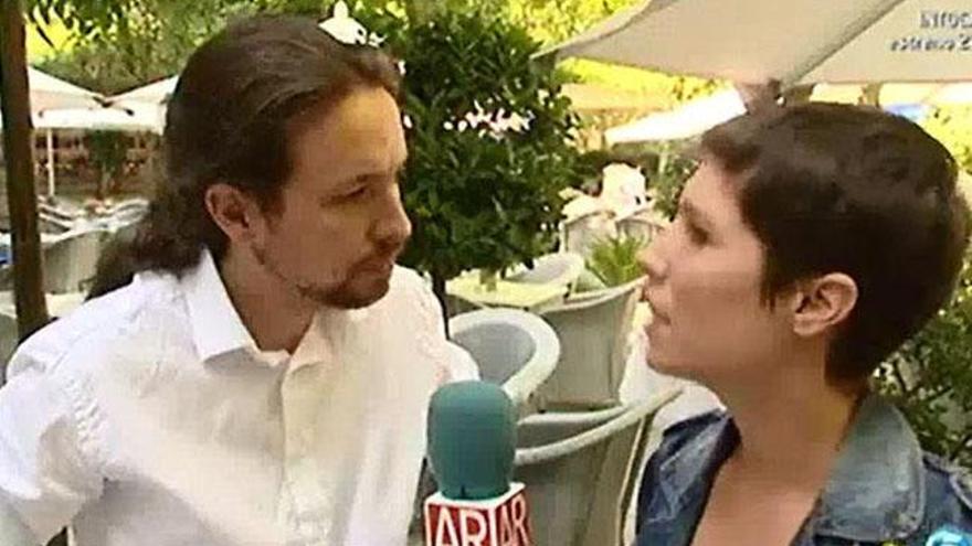 Pablo Iglesias con Marta Nebot.