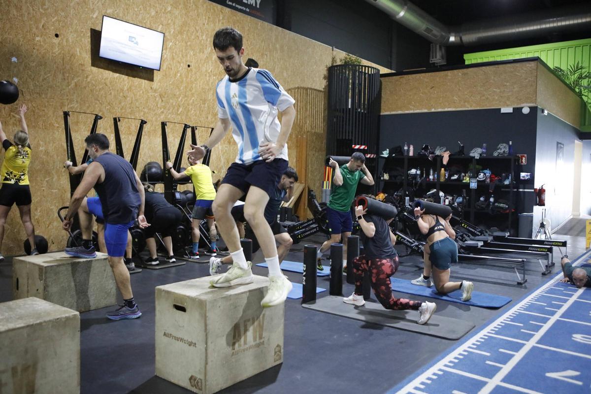 Die Hyrox-Sportler im RS Training Center sind konzentriert bei der Sache