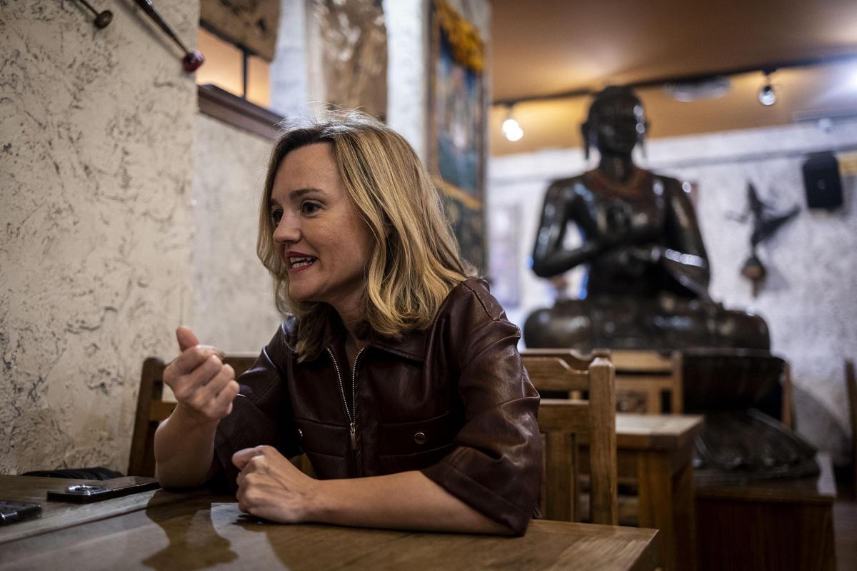 Un momento de la entrevista con Alegría, en una cafetería de Zaragoza.