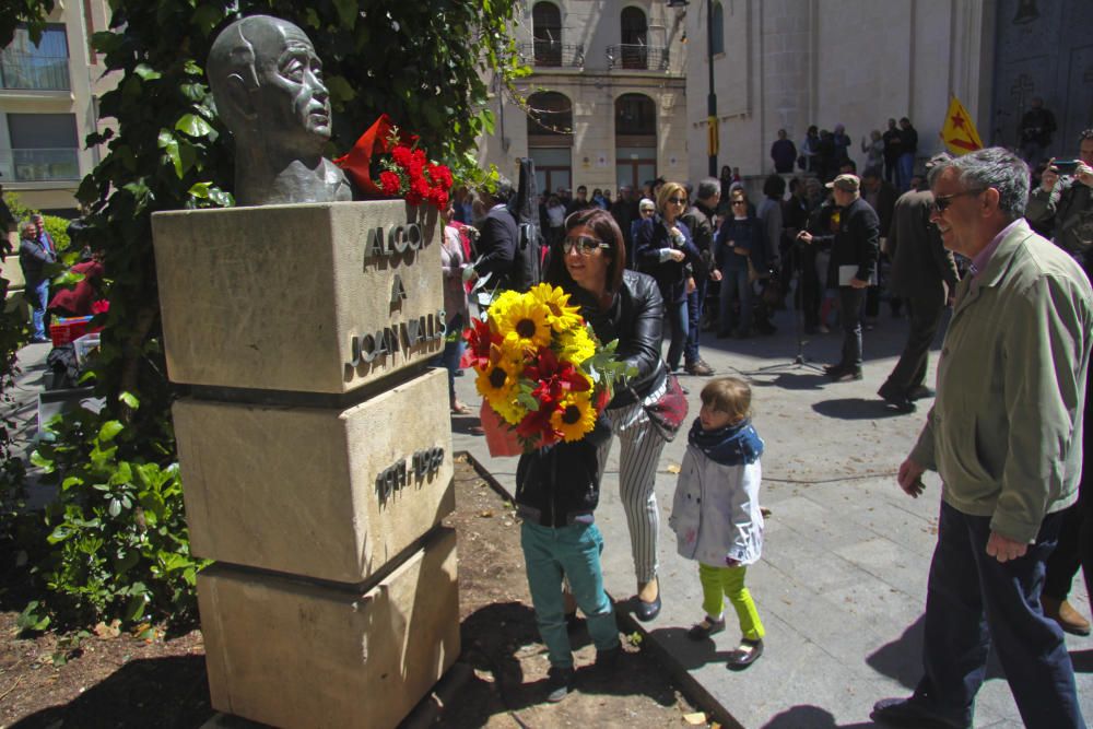 Alcoy escribe una poesía con música y flores para Valls