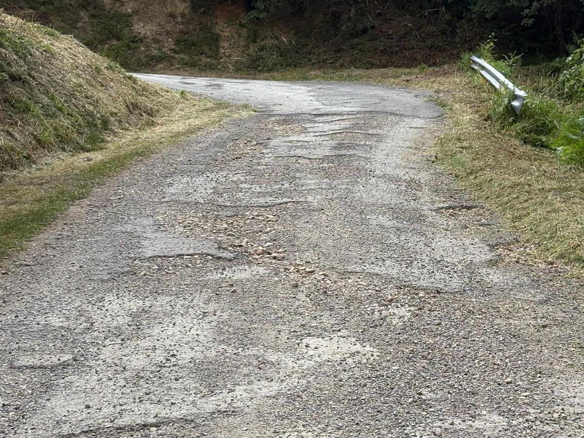 Estado de un tramo del acceso a Fonceca.