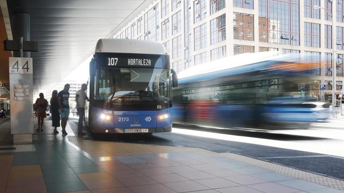 Un autobús de la EMT