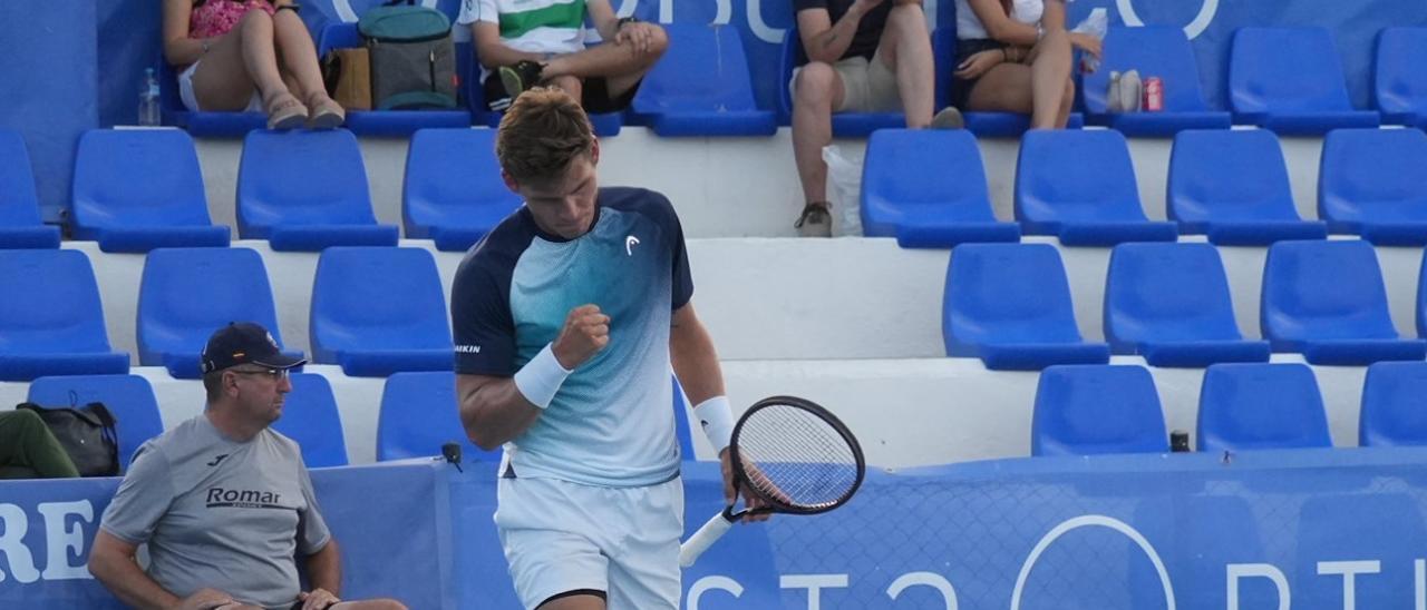Daniel Masur celebra un punto en su partido de cuartos del Open Ciudad de Pozoblanco.
