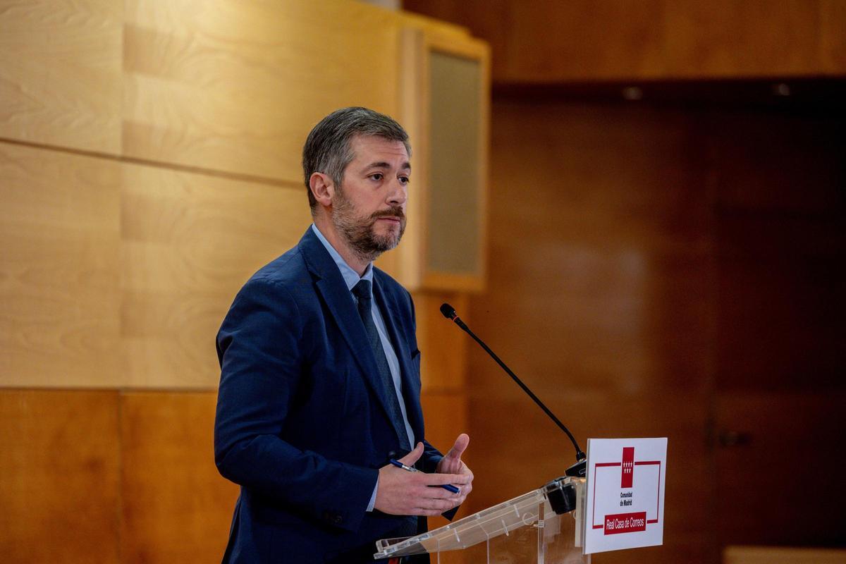 Archivo - El consejero de Presidencia de la Comunidad de Madrid, Miguel Ángel García Martín, ofrece una rueda de prensa