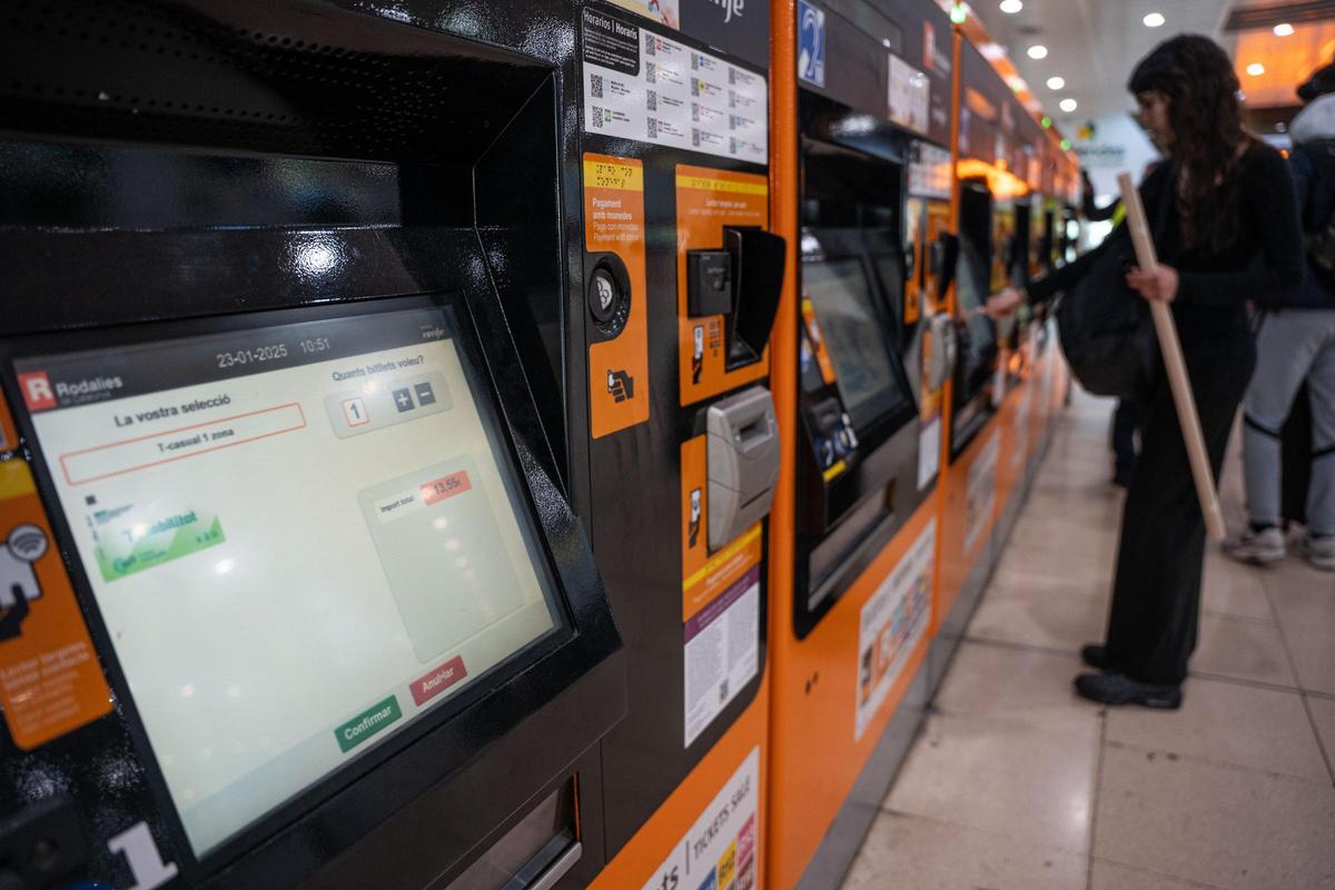 Usuarios del transporte público afrontan la pérdida de la bonificación de los billetes