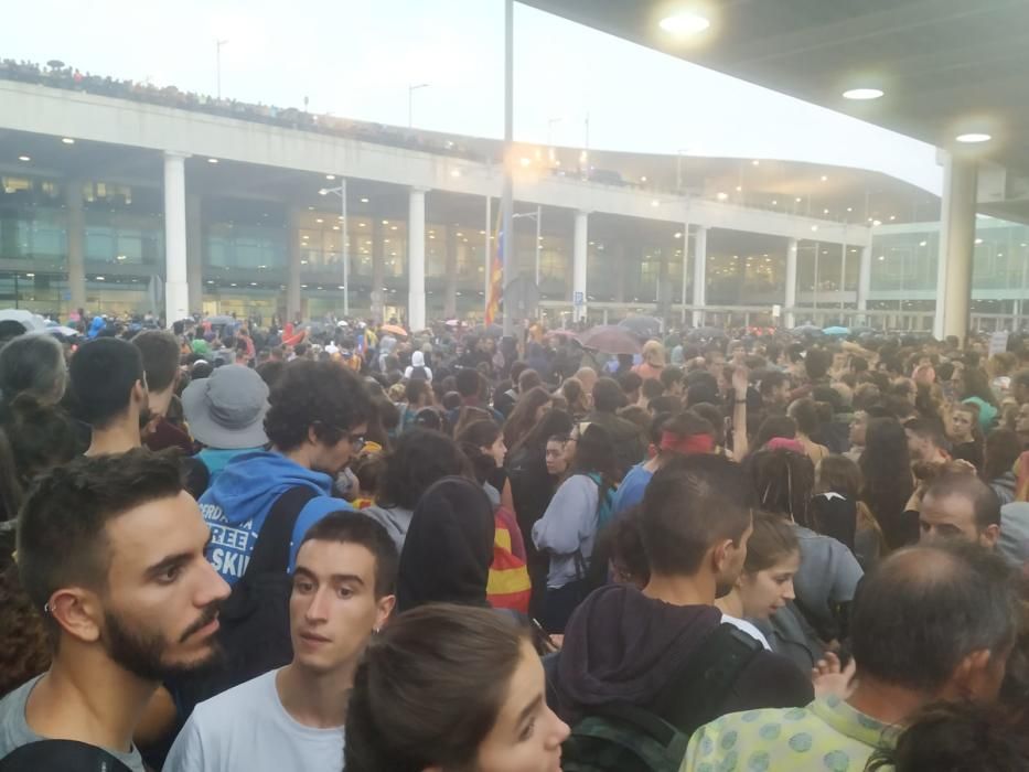 Protesta a l'aeroport del Prat convocada per Tsunami Democràtic