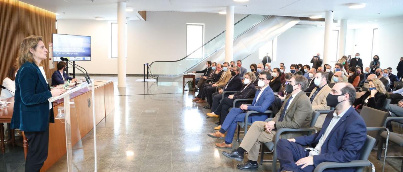 La ministra Teresa Ribera presenta ayer el plan energético para Balears en la sede de la Autoritat Portuària.