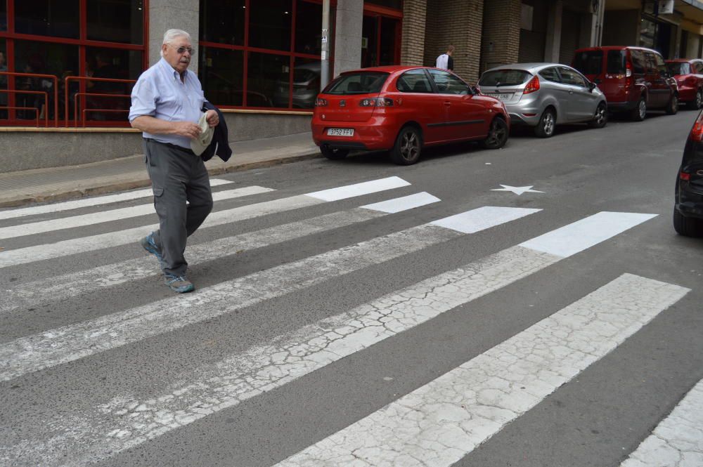 Ganxet i passos de vianants pintats a Berga a favor del referèndum de l''1-0