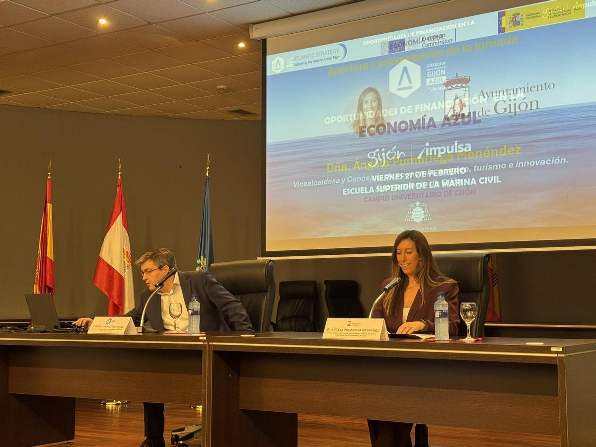 Rubén González y Ángela Pumariega, durante la apertura.