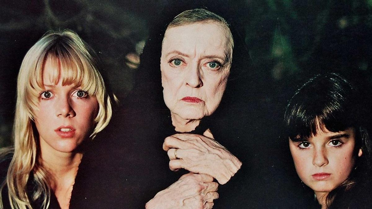 Lynn-Holly Johnson, Bette Davis y Kyle Richards, en 'Los ojos del bosque'
