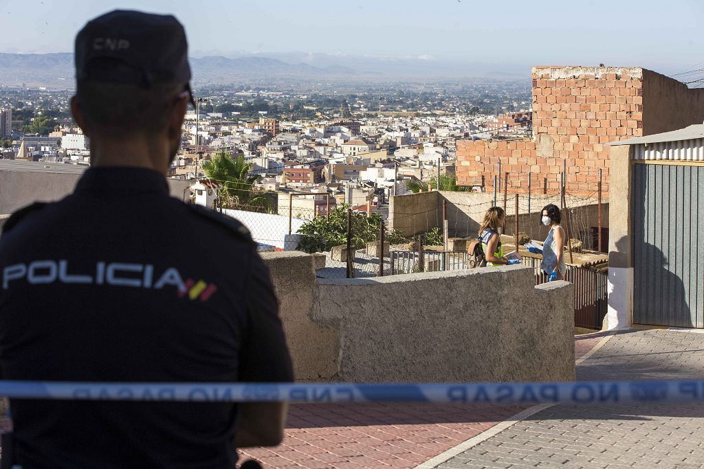 Encuentran muerto a un vecino de Lorca desaparecido encajado en el hueco entre dos casas