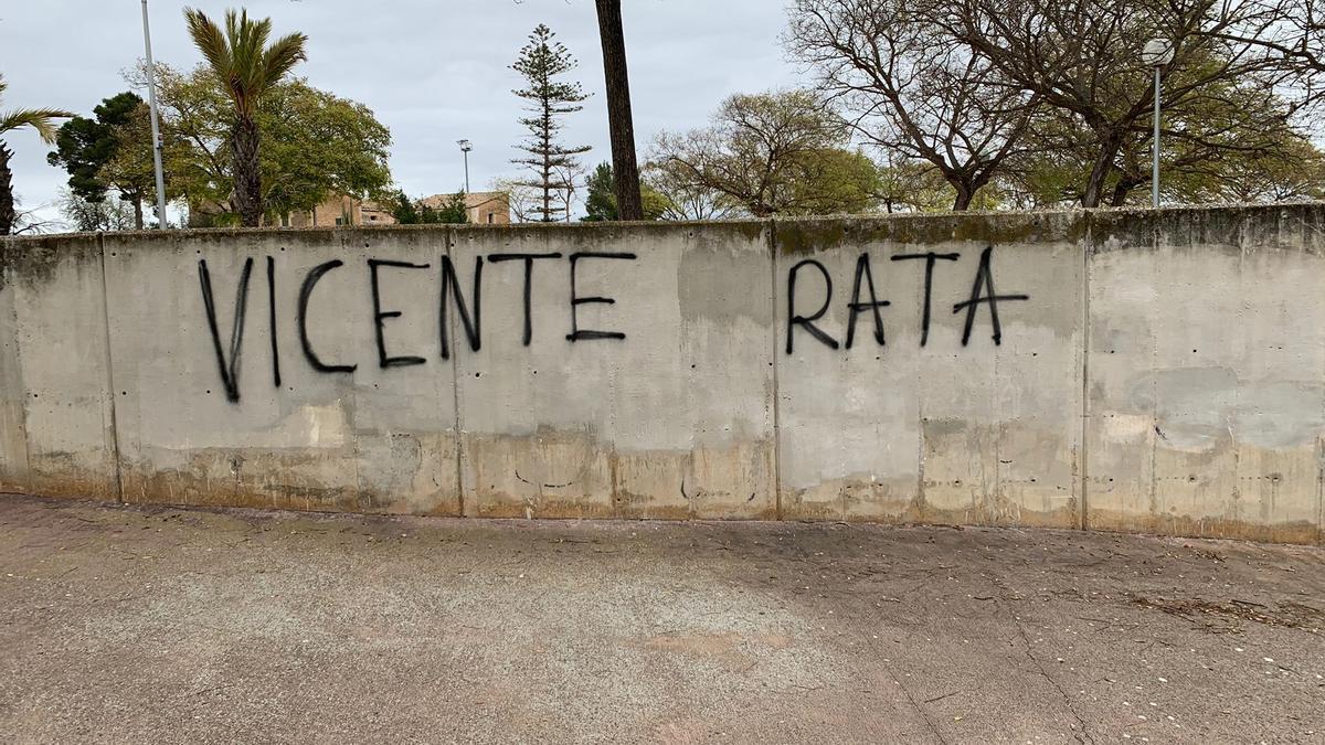 Otra de las pintadas que se ha visto en l Visit Mallorca Estadi.