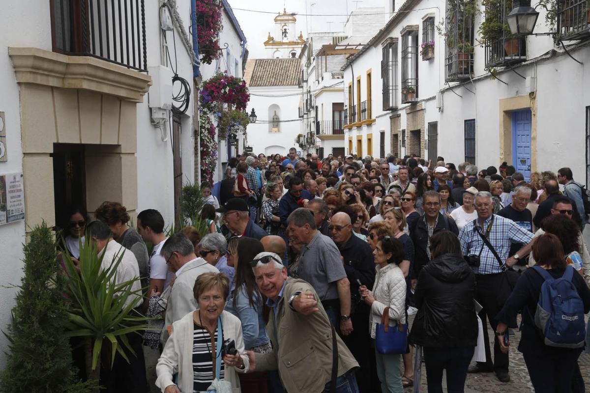 Fotogalería / Una multitud visita los patios el último sábado de la fiesta