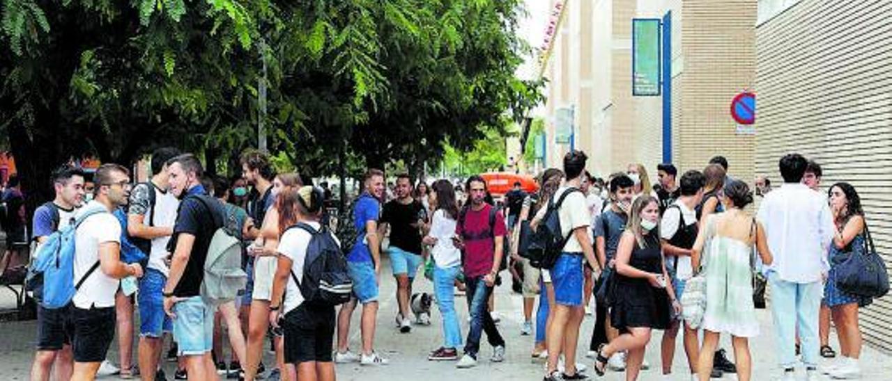 La tasa de valencianos con estudios superiores está por debajo de la media