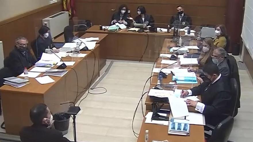 Captura de la declaració de l&#039;exrector de Sant Vicenç, David Vargas, durant el judici.