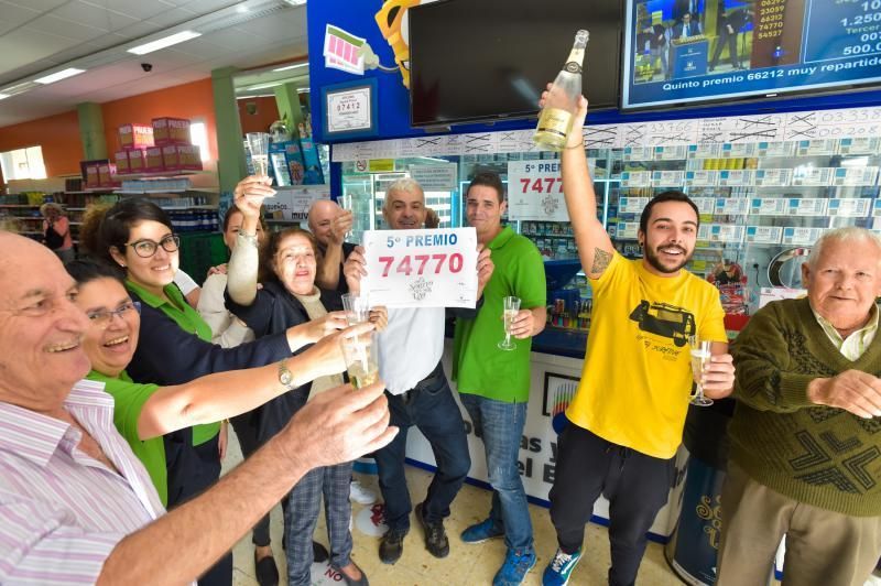 22-12-2019 SANTA LUCÍA DE TIRAJANA. 5º premio del sorteo de Navidad de la Loteria Nacional, vendido en el despacho situado en el Supermercado Doctoral (Grupo Bolaños). Fotógrafo: ANDRES CRUZ  | 22/12/2019 | Fotógrafo: Andrés Cruz