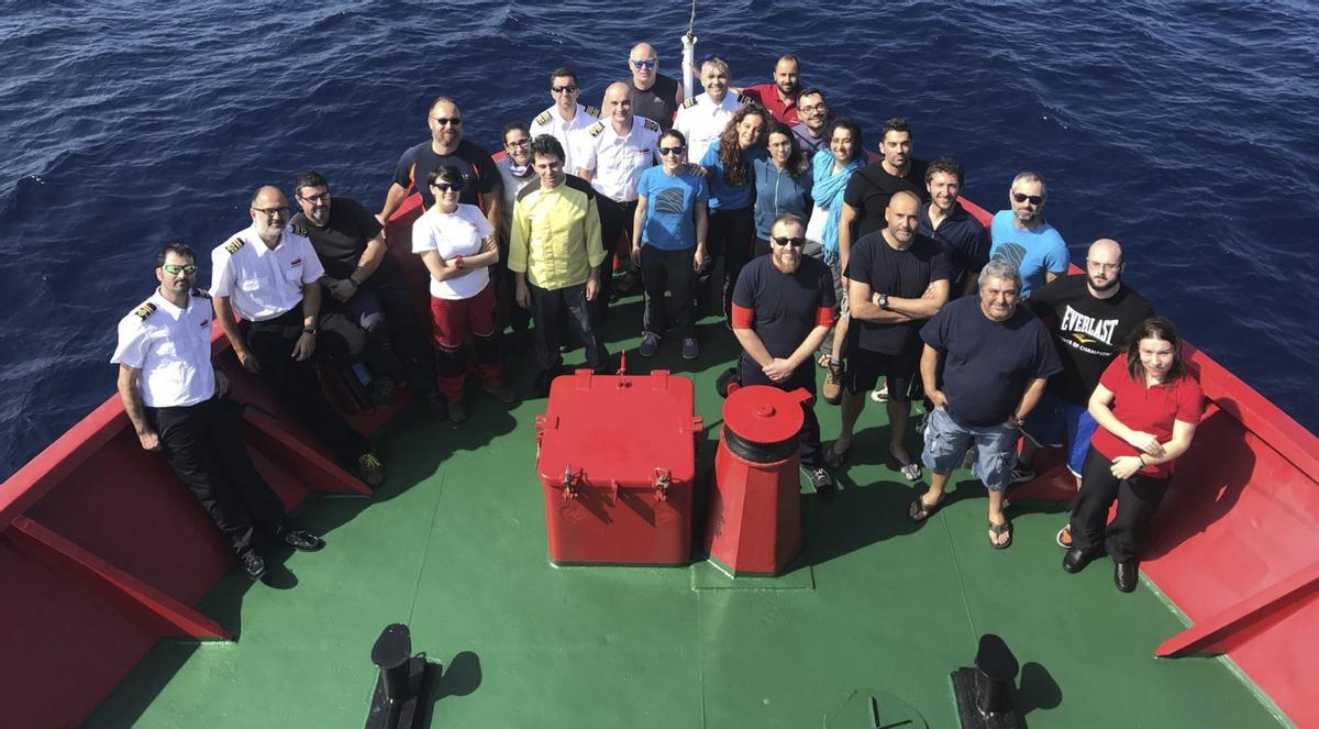 Ananda Pascual y el equipo del IMEDEA.  | FOTOS DE ANANDA PASCUAL