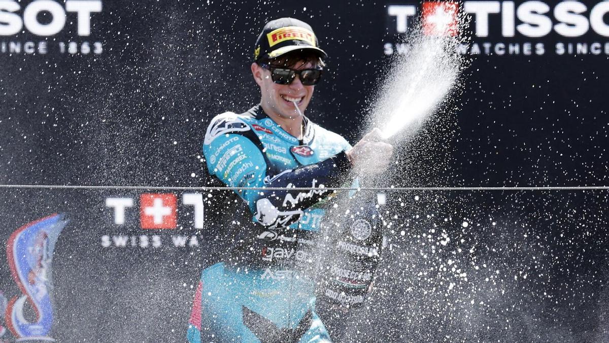 David Alonso celebra su victoria en la carrera del GP de Moto2 en Assen.