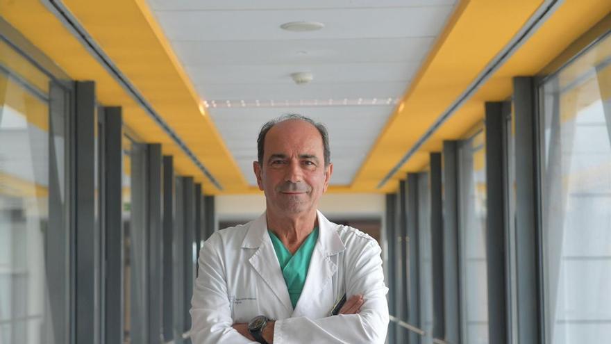Venancio Chantada, jefe de Urología del Chuac de A Coruña, ante su inminente jubilación: "Si hubiese un segundo robot, nuestra especialidad podría sacarle el máximo rendimiento"