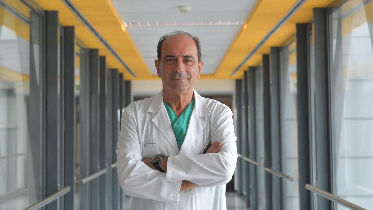 Venancio Chantada, jefe de Urología del Chuac de A Coruña, ante su inminente jubilación: "Si hubiese un segundo robot, nuestra especialidad podría sacarle el máximo rendimiento"