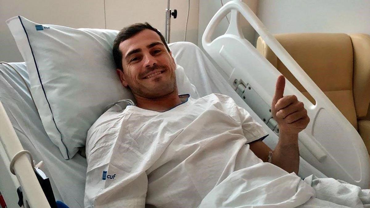 Casillas tranquiliza a sus seguidores desde el hospital tras sufrir un infarto