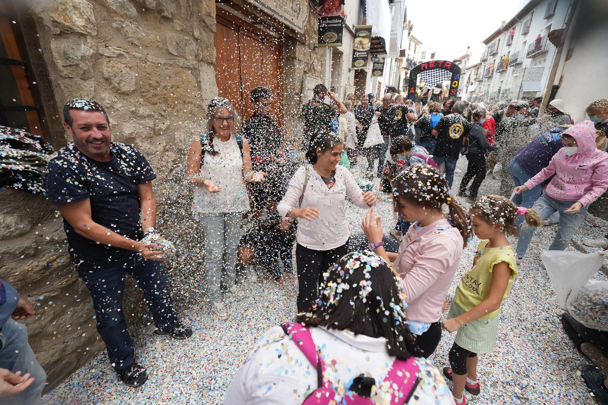 Búscate en el desfile de carrozas y disfraces de l'Anunci de Morella