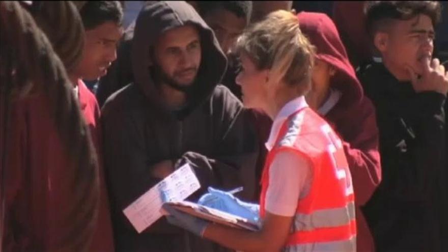 Rescatados 111 inmigrantes a bordo de tres pateras en aguas del Estrecho