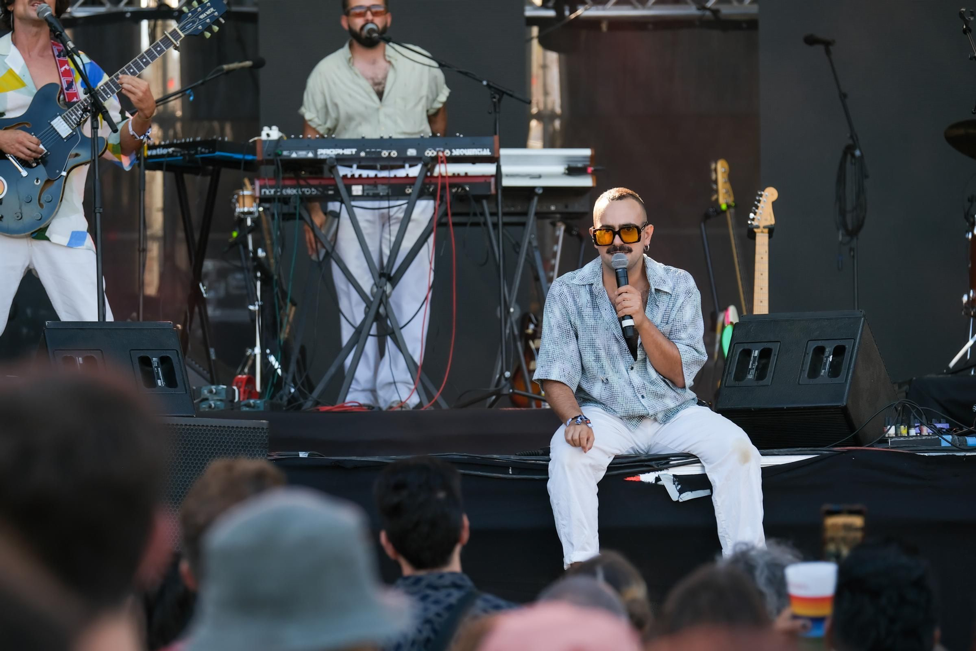 Primer día de conciertos en el Festival Cala Mijas 2023: Juicy Bae y Vera Fauna.