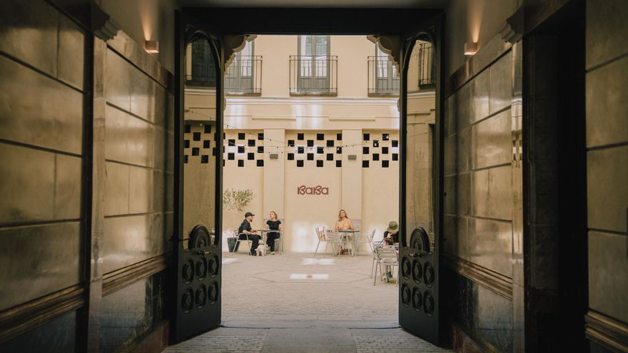 Baba: desayunos y comidas árabes con acento gallego en un luminoso patio del centro de Madrid
