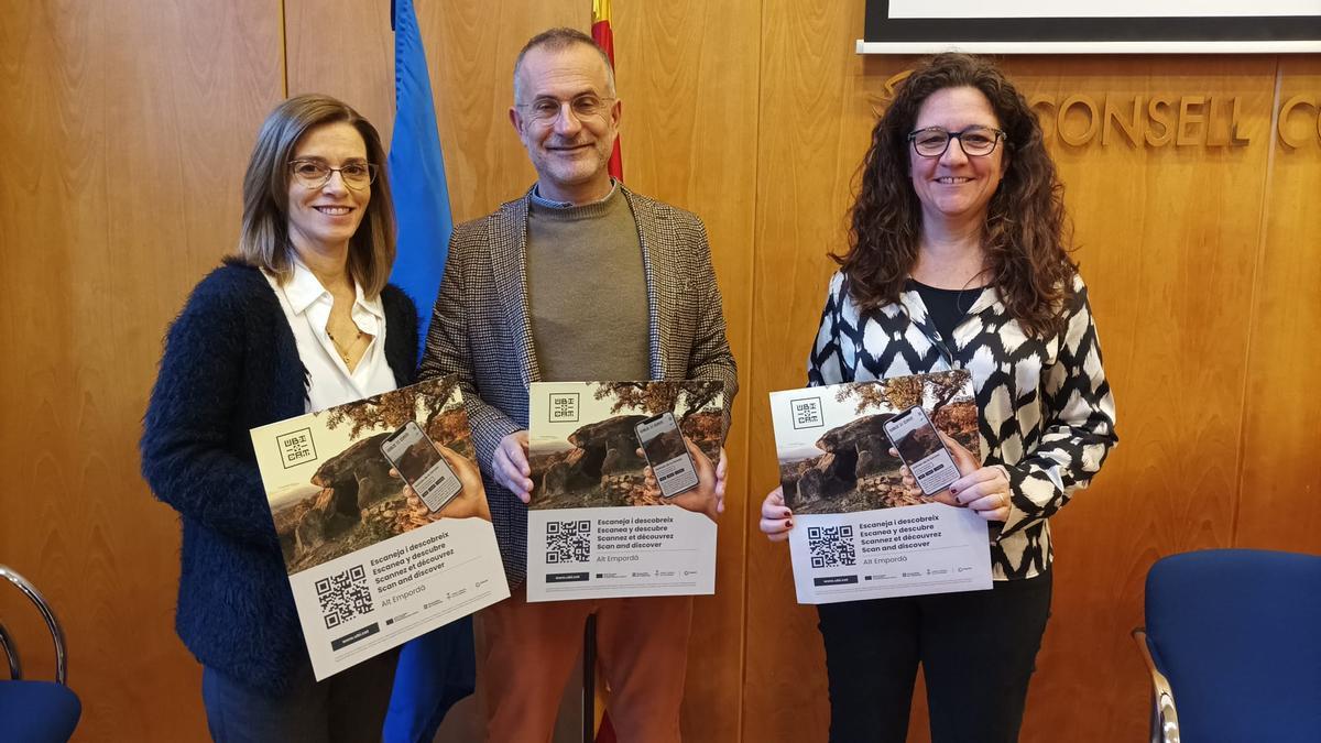 Júlia Gil, Pere Casellas i Olga Sabater presentant el projecte.