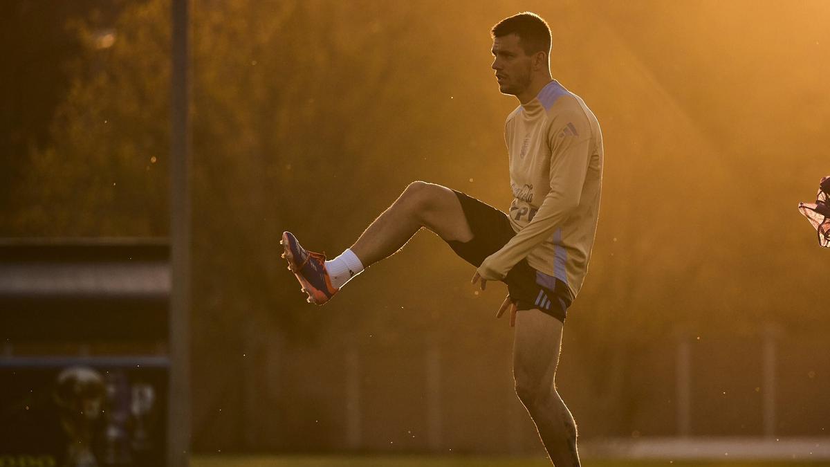 Lo Celso en un entrenamiento con Argentina en el primer parón intenacional de la temporada 2024/25