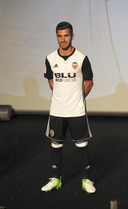 Así son las nuevas camisetas del Valencia CF