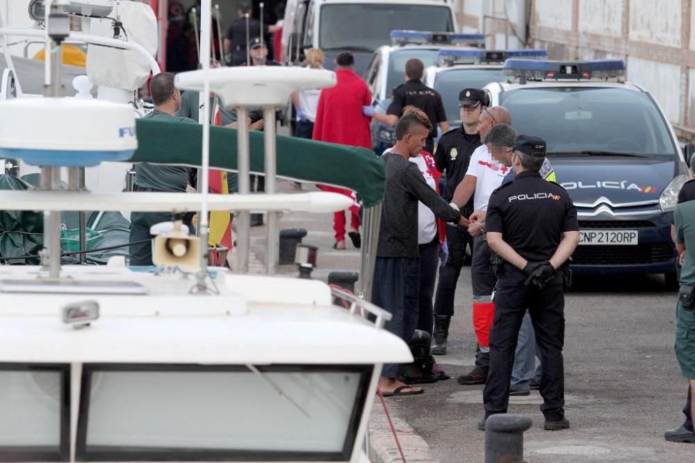 Interceptan una patera con 12 ocupantes en aguas de Cartagena