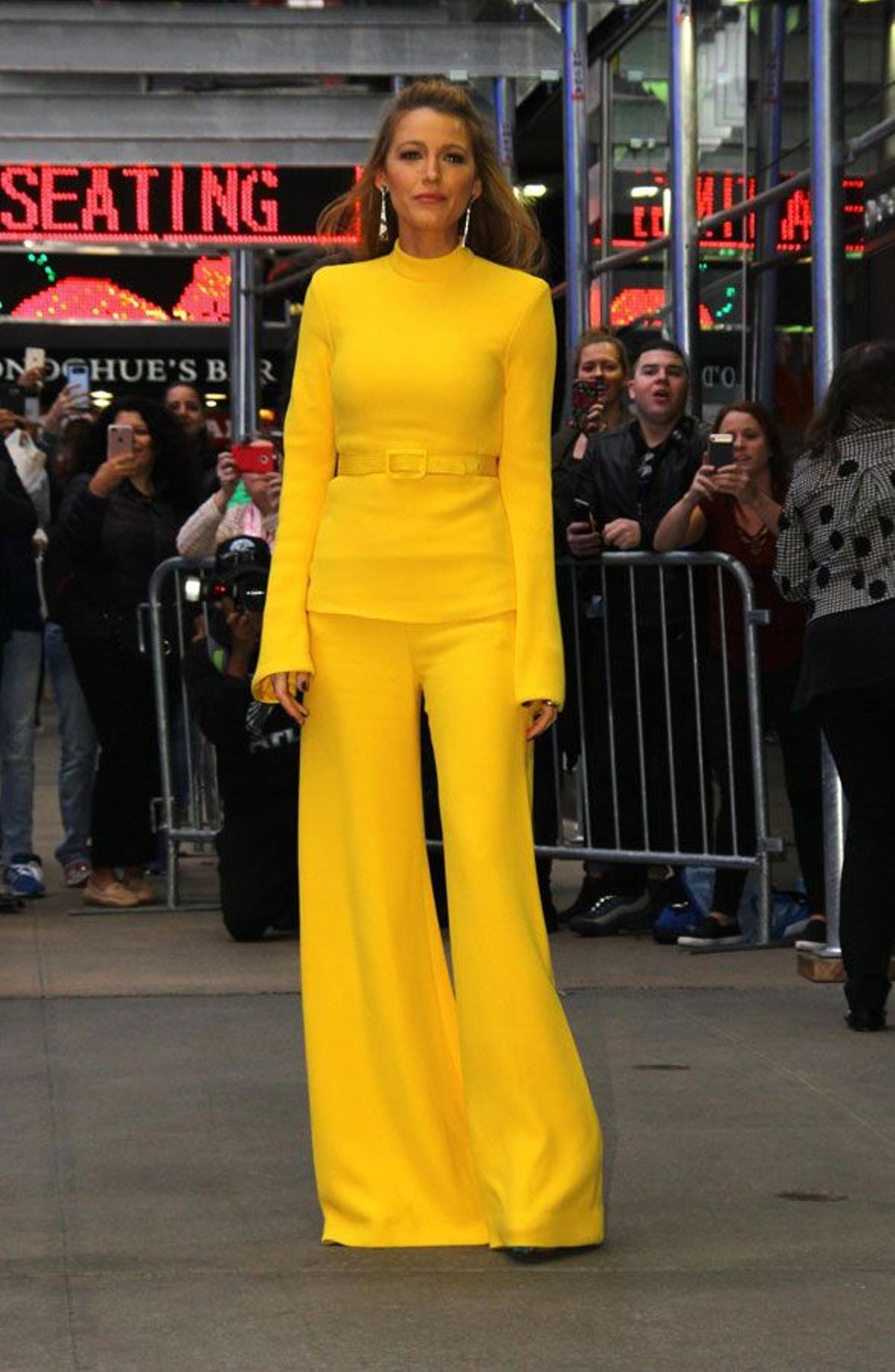 El look amarillo de Blake Lively de Brandon Maxwell