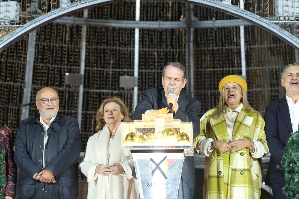 Vigo enciende la Navidad más grande de su historia ante miles de personas