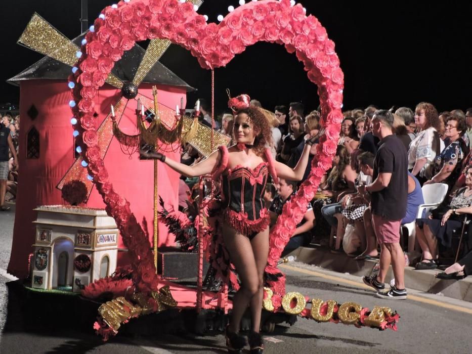 La bahía de Águilas se transforma en un gran teatro en su Carnaval de verano